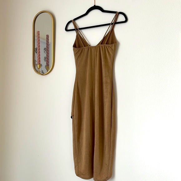 WINDSOR Gold V Neck Dress ✨ - Picture 3 of 6